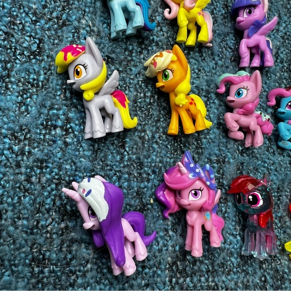 Mixed Lot of 12 My Little Pony MLP Collectible Mini Figurines Toys - Picture 3 of 7
